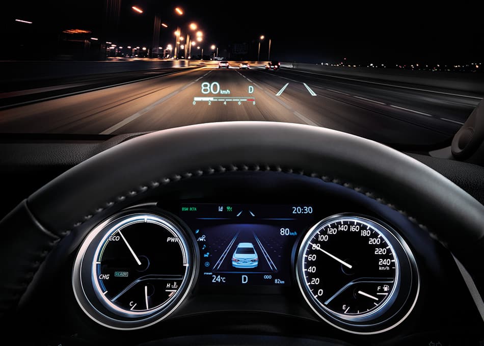 หน้าจอแสดงผลข้อมูลการขับขี่แบบสีบนกระจกหน้ารถ ไม่ต้องละสายตาเมื่อขับขี่